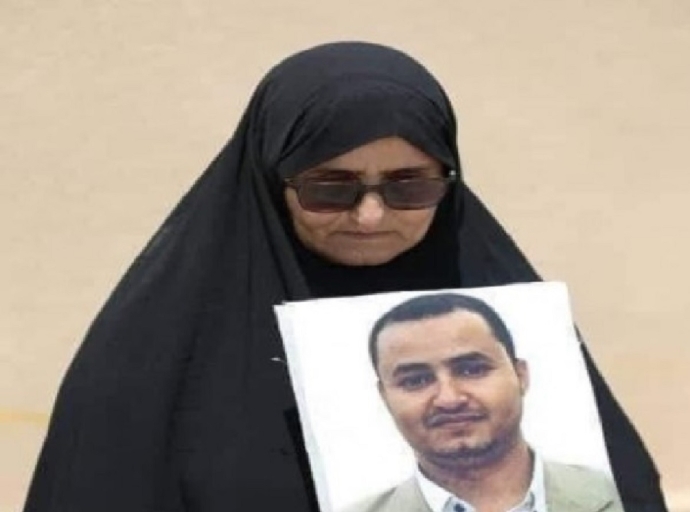 ميليشيا الحوثي تعذب الصحفي المنصوري وتنقله إلى زنزانة انفرادية