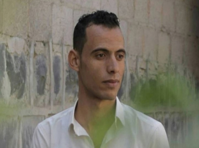ميليشيا الحوثي تنقل الصحفي يونس عبدالسلام من زنزانته الانفرادية