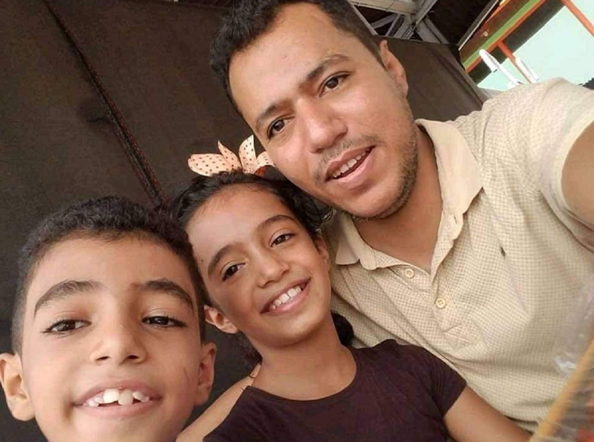 مقتل الصحفي صابر الحيدري بانفجار عبوة ناسفة في سيارته بمدينة عدن