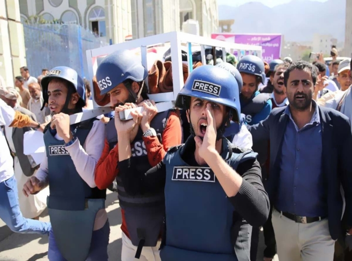 مجموعة صحفيين يمنيين تدعو لإنقاذ 4 من زملائهم يواجهون الإعدام على يد الحوثيين