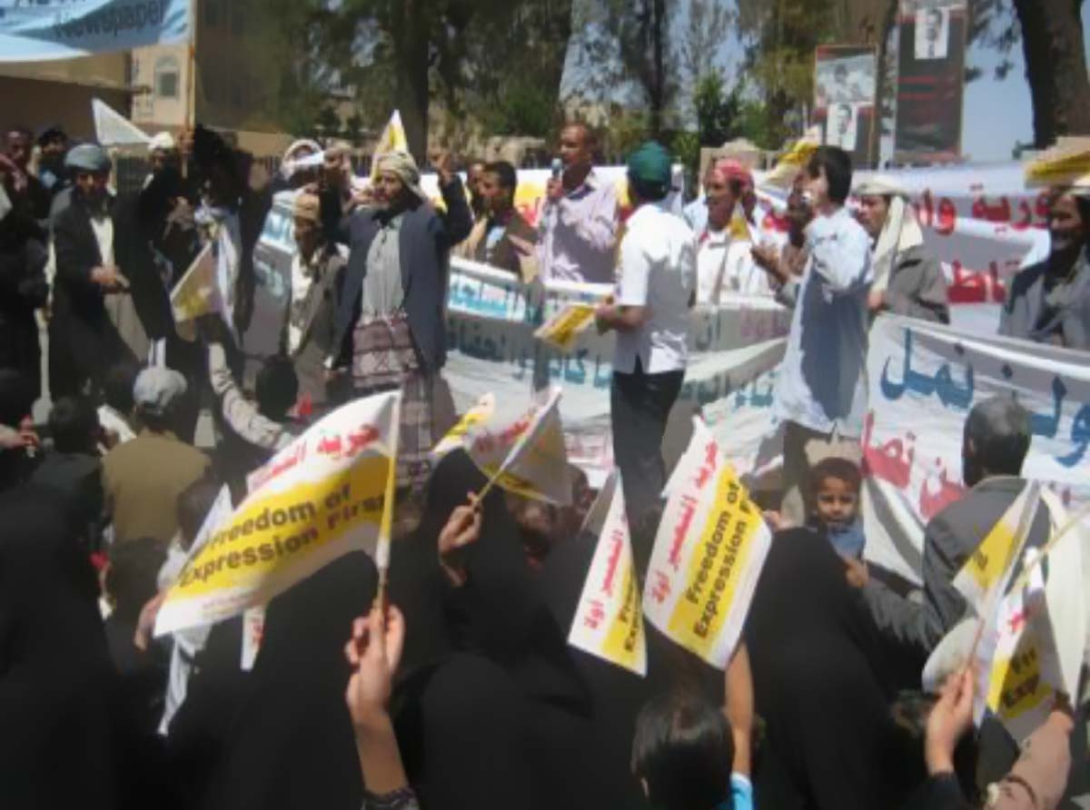 في الاعتصام الـ48 لمنظمة صحفيات بلا قيود: اعتقال لنشطاء ساحة الحرية ومصادرة لكاميرات ومكبرات الصوت